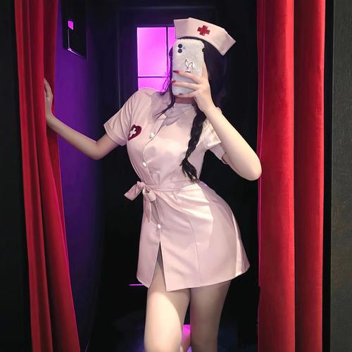 性感时尚的护士装,带来不一样的角色扮演体验